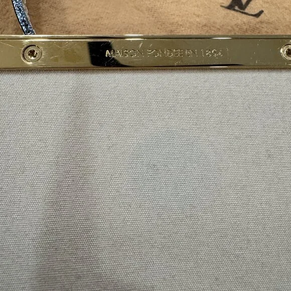 Louis Vuitton Vernis Anna Chain Clutch / Crossbody Bag (removable strap)– Beige - Picture 6 of 13